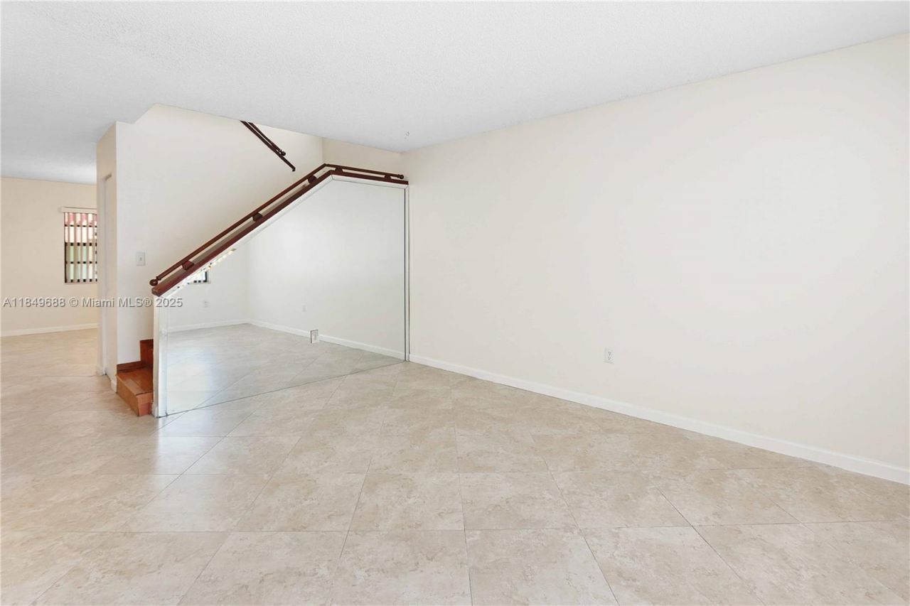 570 NW 109th Ave, Unit 1204, Miami, FL 33172 Photo