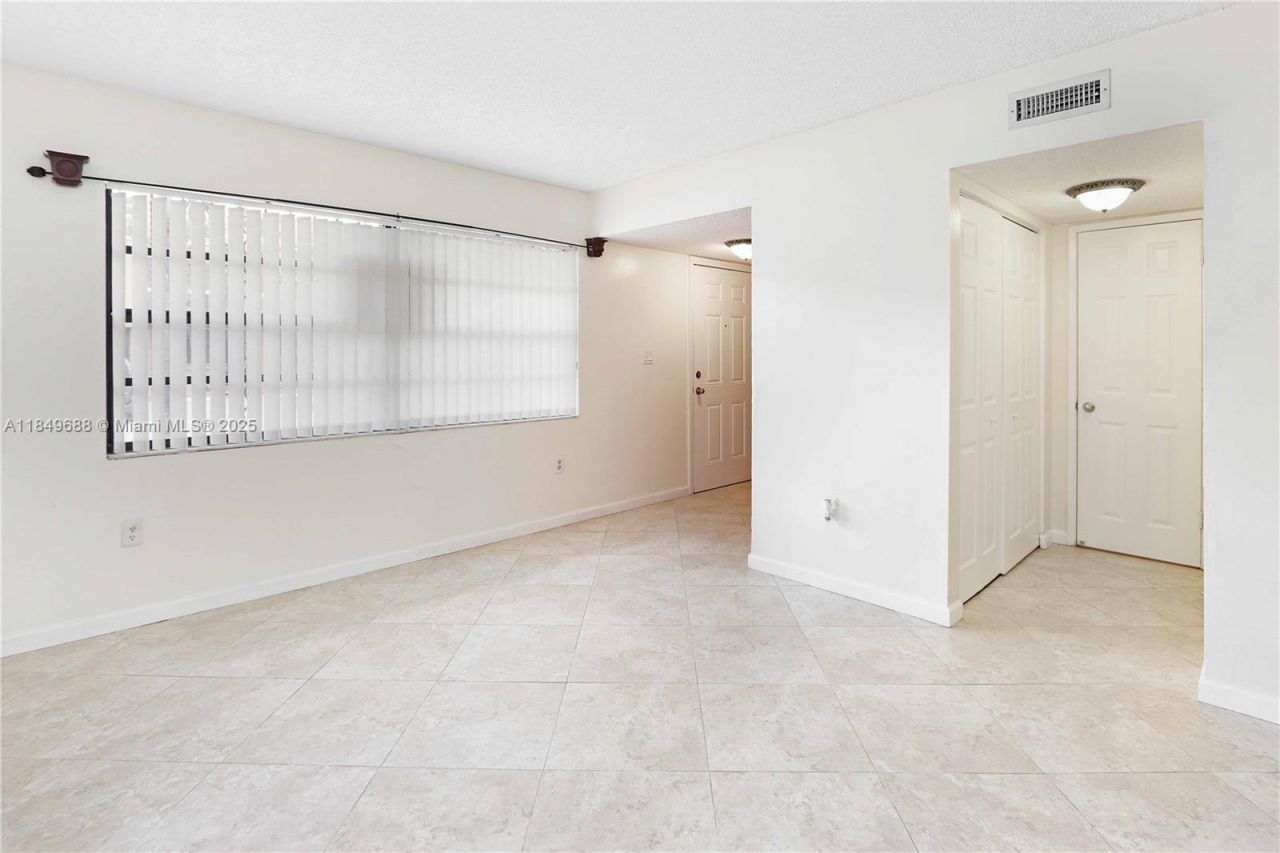 570 NW 109th Ave, Unit 1204, Miami, FL 33172 Photo