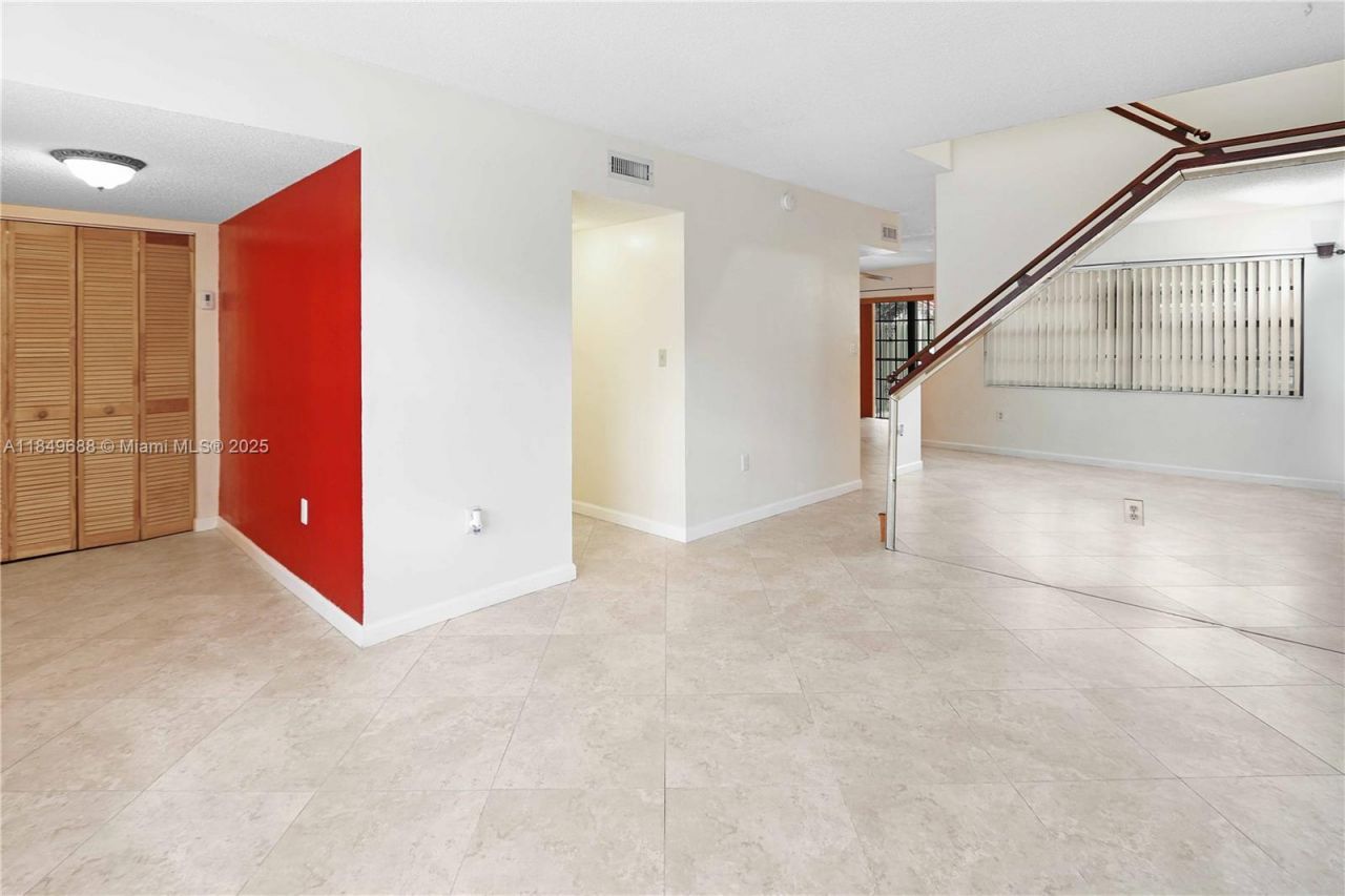 570 NW 109th Ave, Unit 1204, Miami, FL 33172 Photo