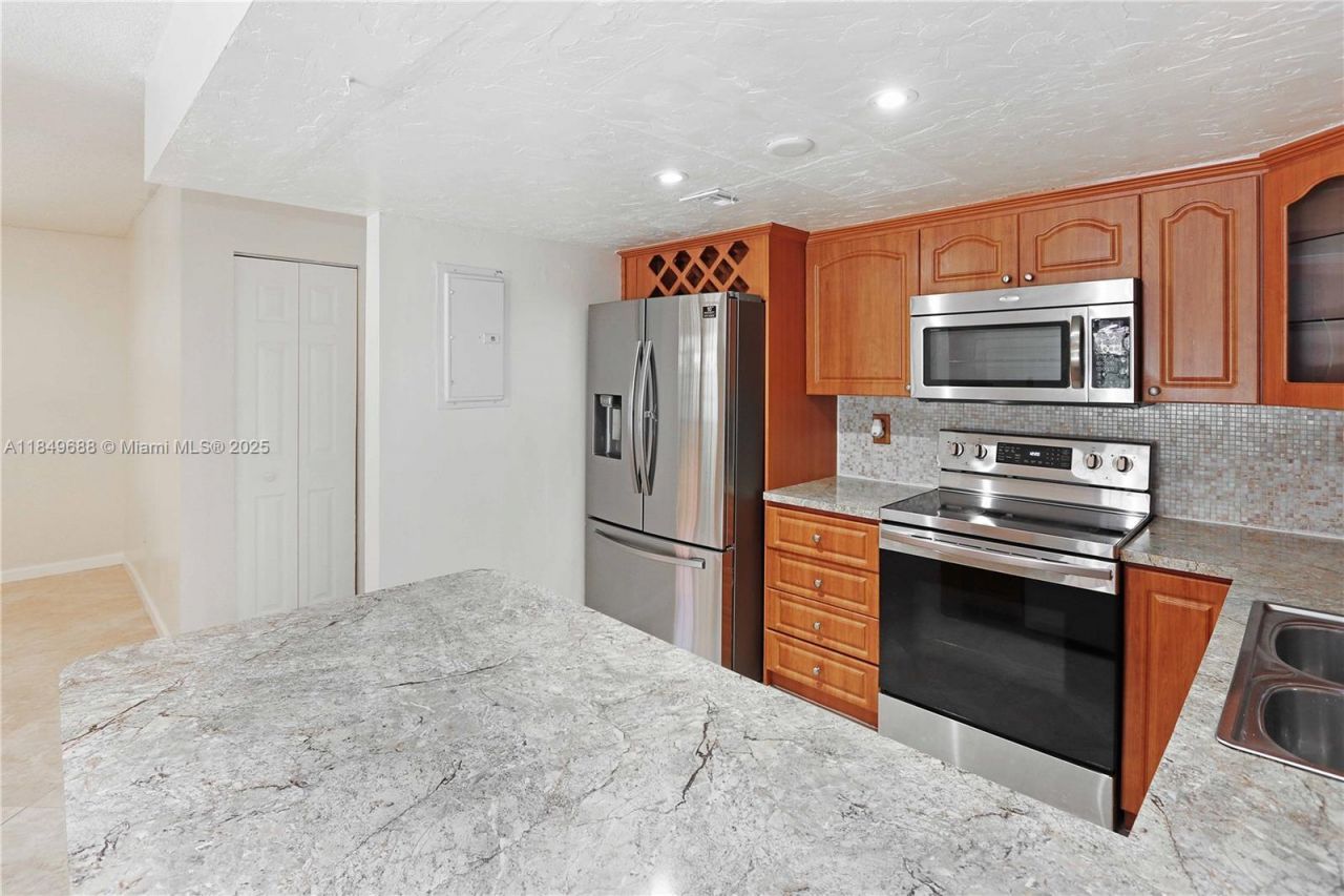 570 NW 109th Ave, Unit 1204, Miami, FL 33172 Photo