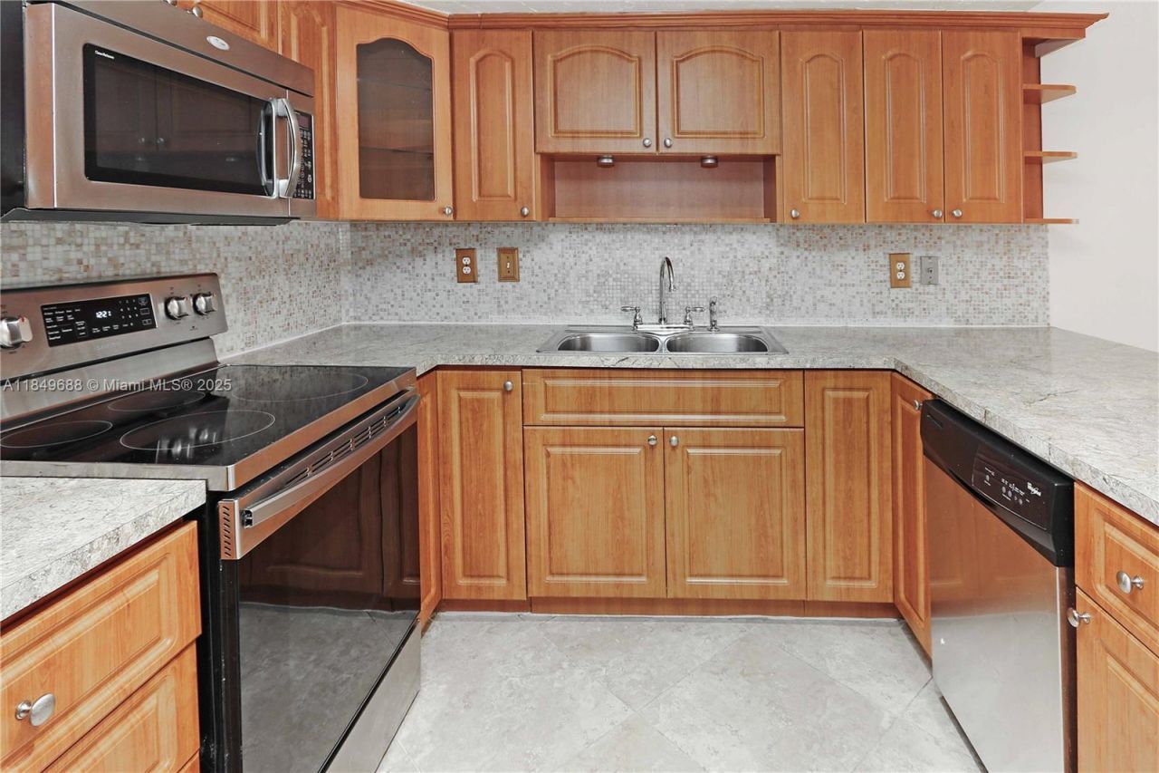 570 NW 109th Ave, Unit 1204, Miami, FL 33172 Photo