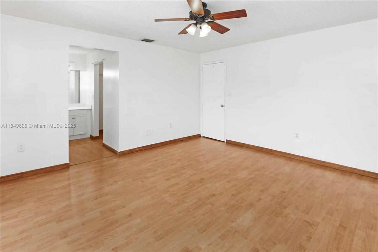 570 NW 109th Ave, Unit 1204, Miami, FL 33172 Photo