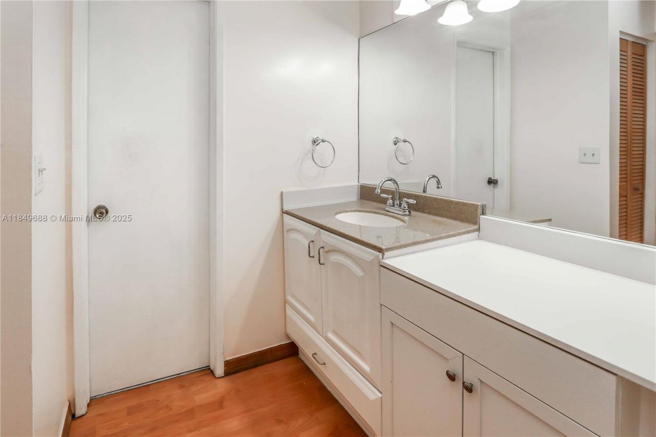 570 NW 109th Ave, Unit 1204, Miami, FL 33172 Photo