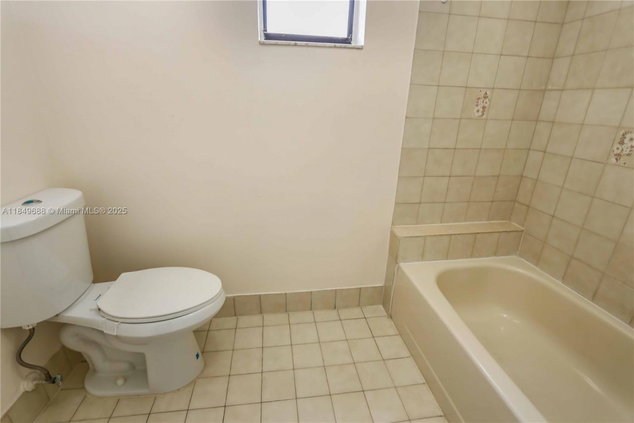 570 NW 109th Ave, Unit 1204, Miami, FL 33172 Photo