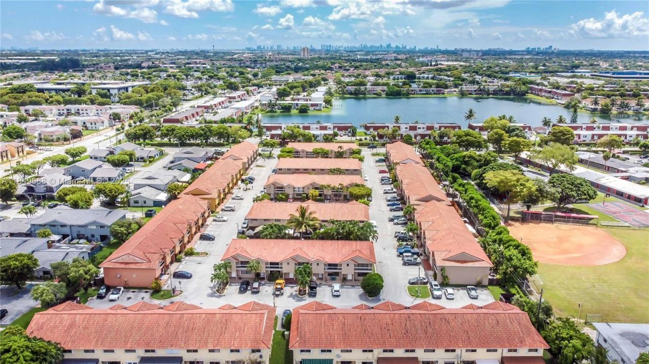 570 NW 109th Ave, Unit 1204, Miami, FL 33172 Photo