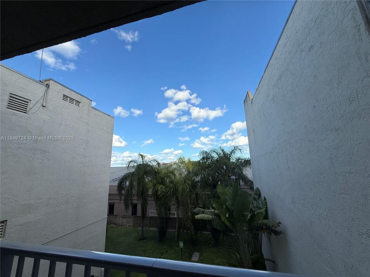 10900 SW 104th St, Unit 323, Miami, FL 33176 Photo