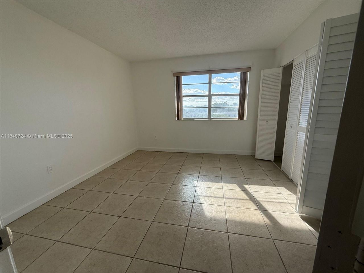 10900 SW 104th St, Unit 323, Miami, FL 33176 Photo