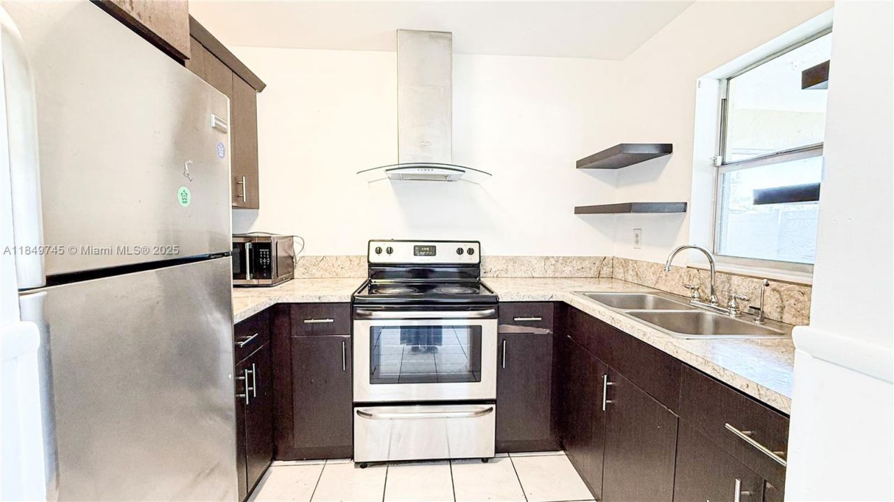 3200 NW 5th Ter, Unit 8, Pompano Beach, FL 33064 Photo