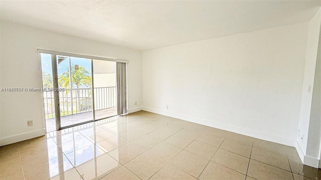 1450 NE 191st St, Unit 404, Miami, FL 33179 Photo