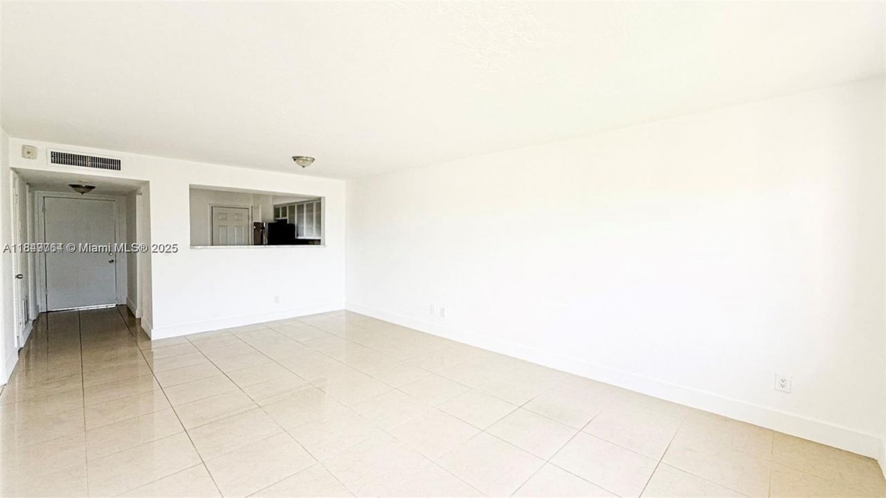 1450 NE 191st St, Unit 404, Miami, FL 33179 Photo