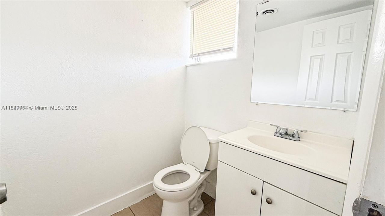 1450 NE 191st St, Unit 404, Miami, FL 33179 Photo