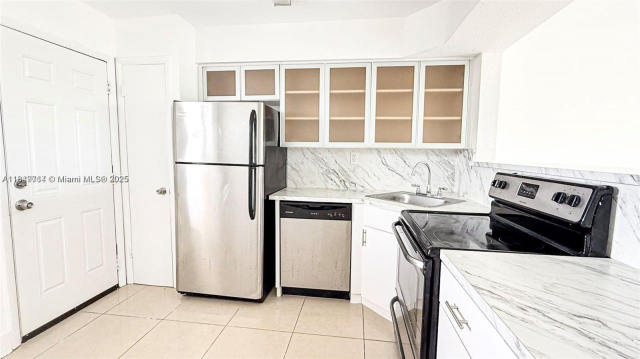 1450 NE 191st St, Unit 404, Miami, FL 33179 Photo