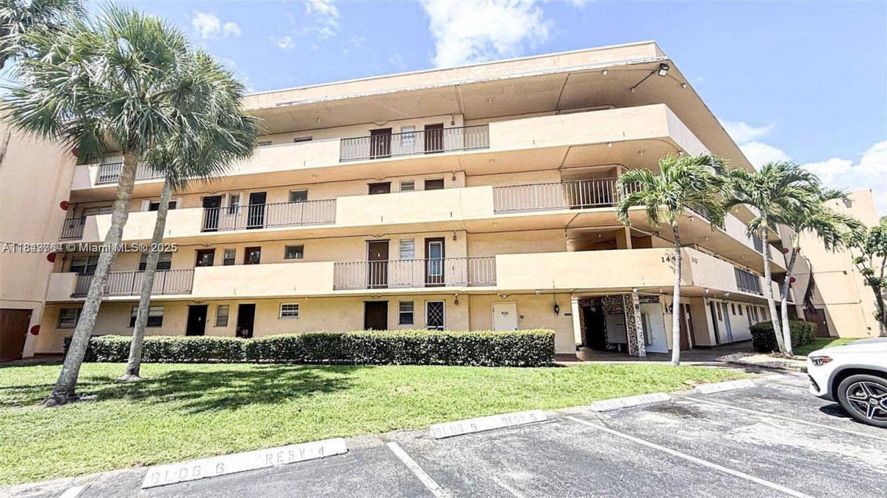 1450 NE 191st St, Unit 404, Miami, FL 33179 Photo