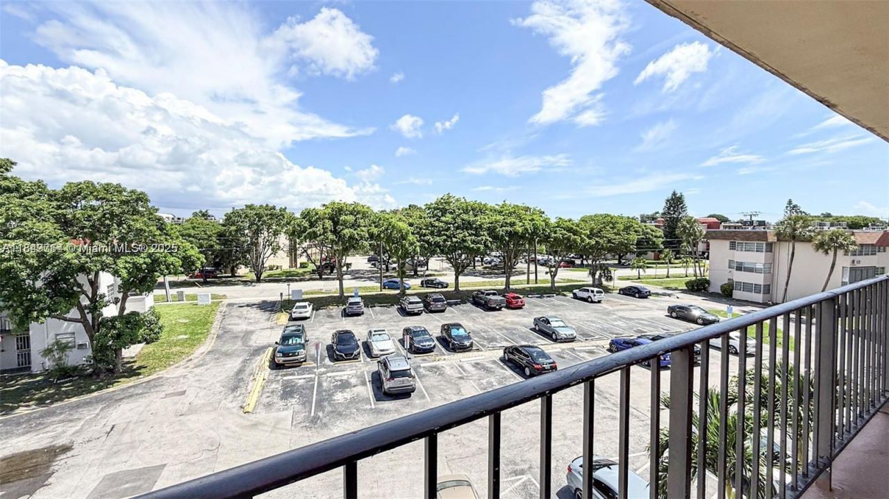 1450 NE 191st St, Unit 404, Miami, FL 33179 Photo