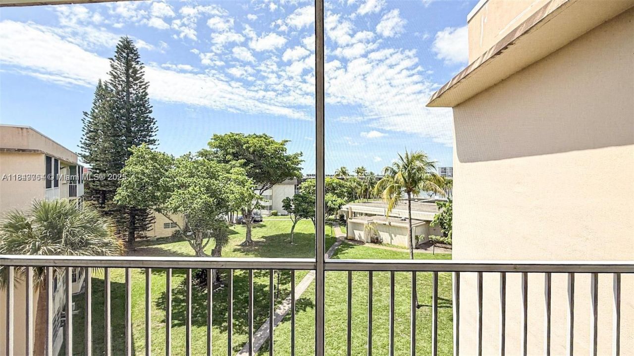 1450 NE 191st St, Unit 404, Miami, FL 33179 Photo