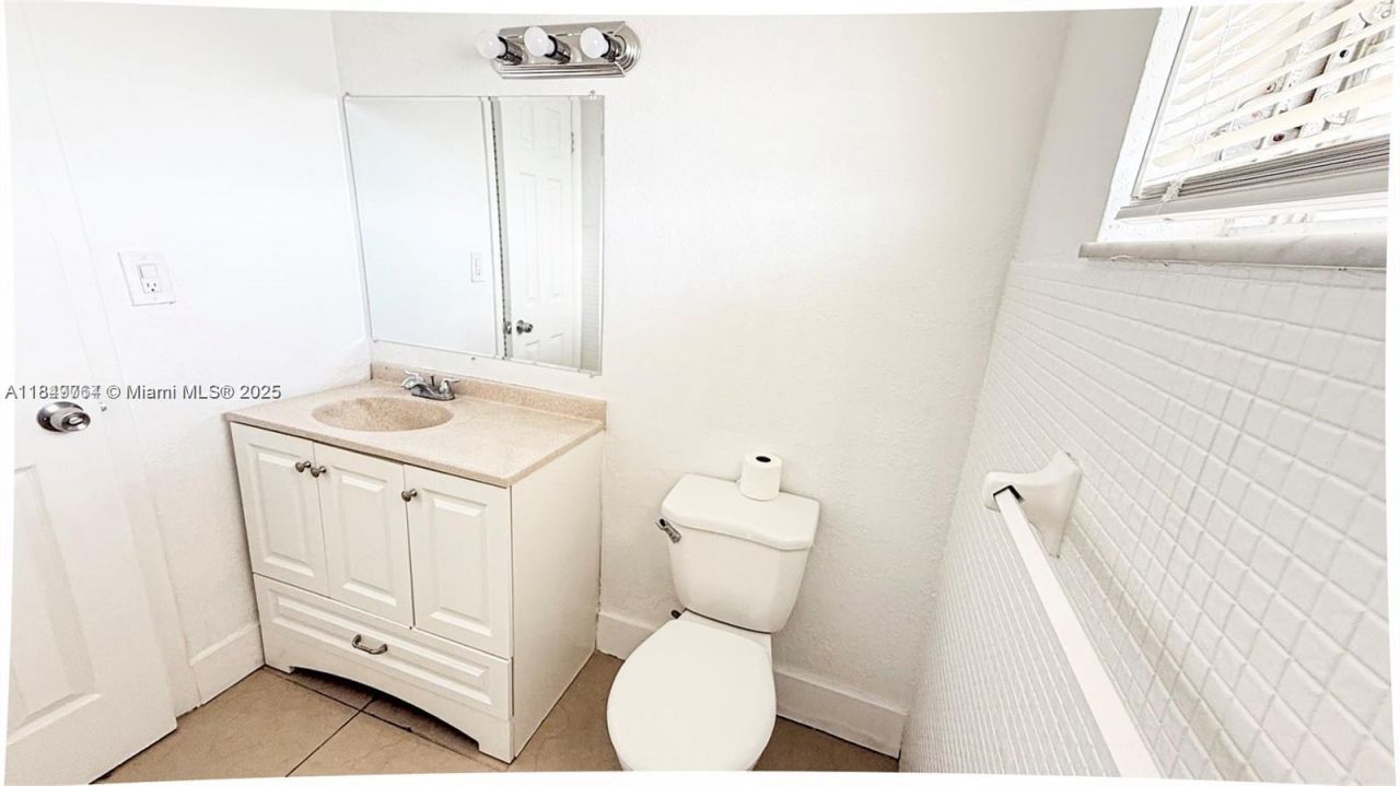 1450 NE 191st St, Unit 404, Miami, FL 33179 Photo