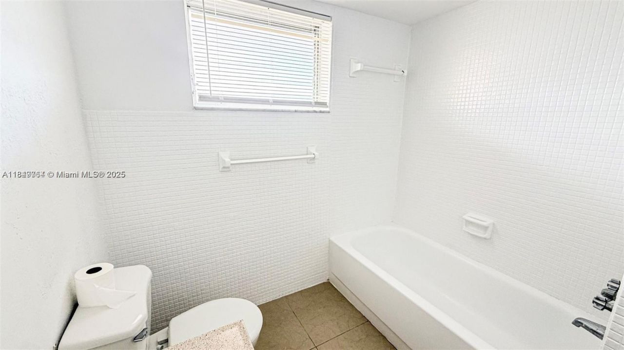 1450 NE 191st St, Unit 404, Miami, FL 33179 Photo