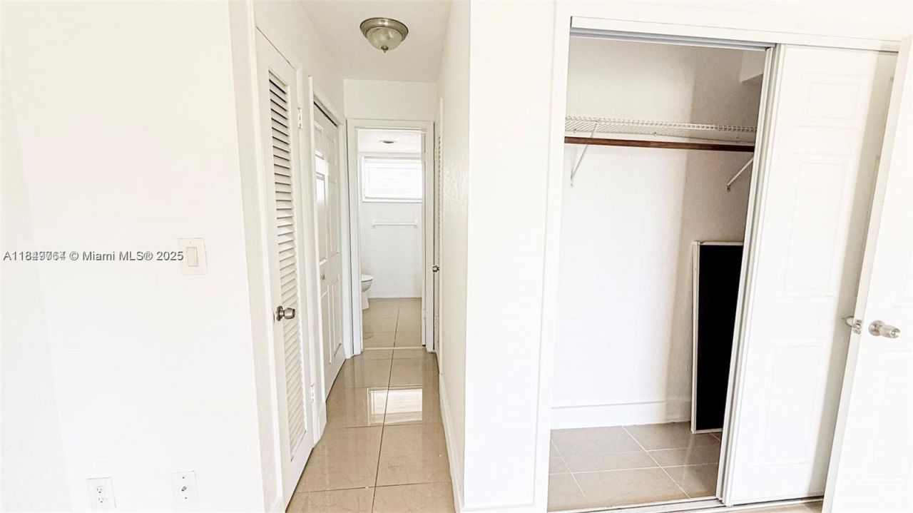 1450 NE 191st St, Unit 404, Miami, FL 33179 Photo