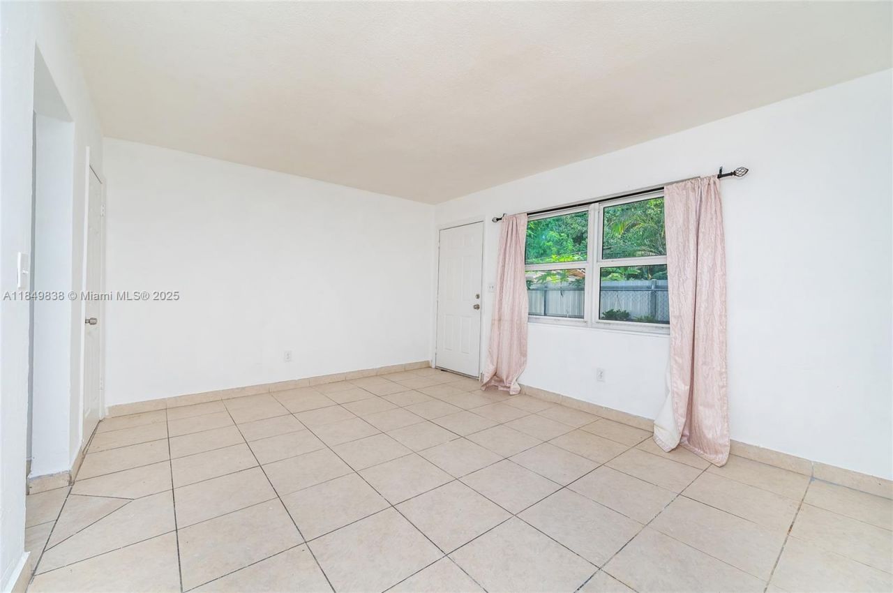 520 SW Krome Ter, Unit 1, Homestead, FL 33030 Photo