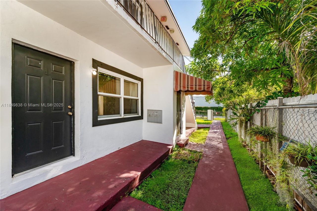 520 SW Krome Ter, Unit 1, Homestead, FL 33030 Photo