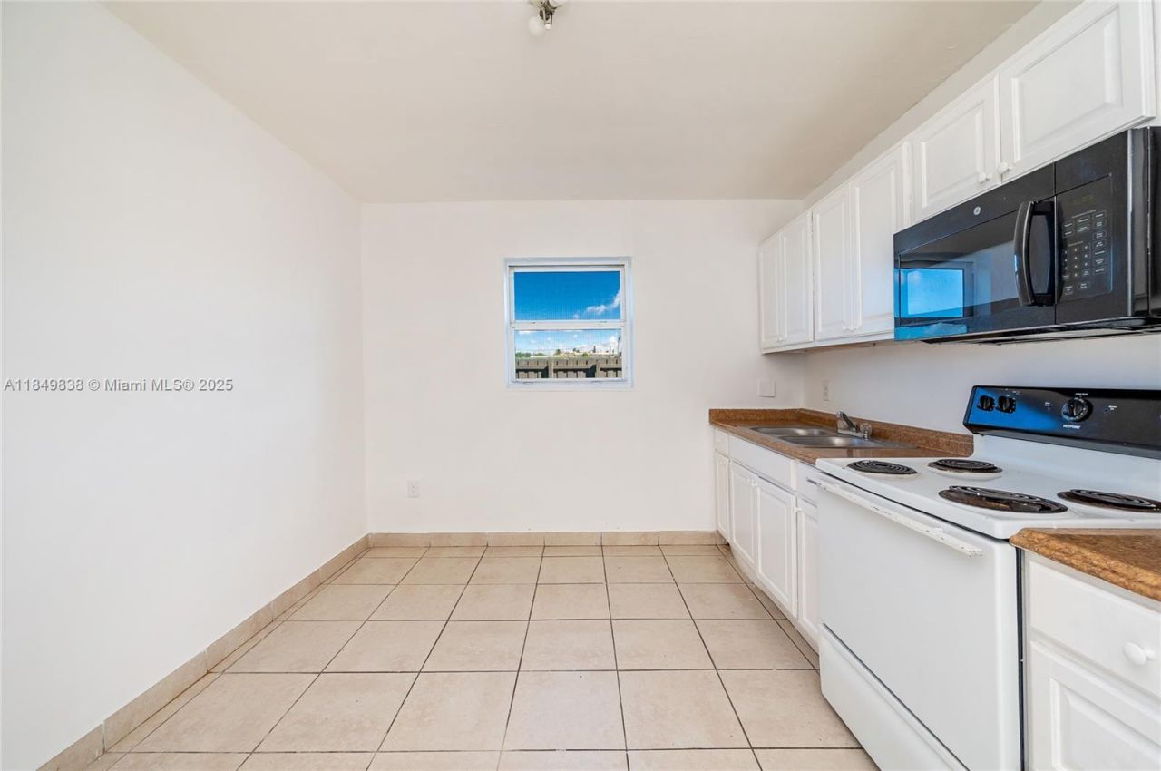 520 SW Krome Ter, Unit 1, Homestead, FL 33030 Photo