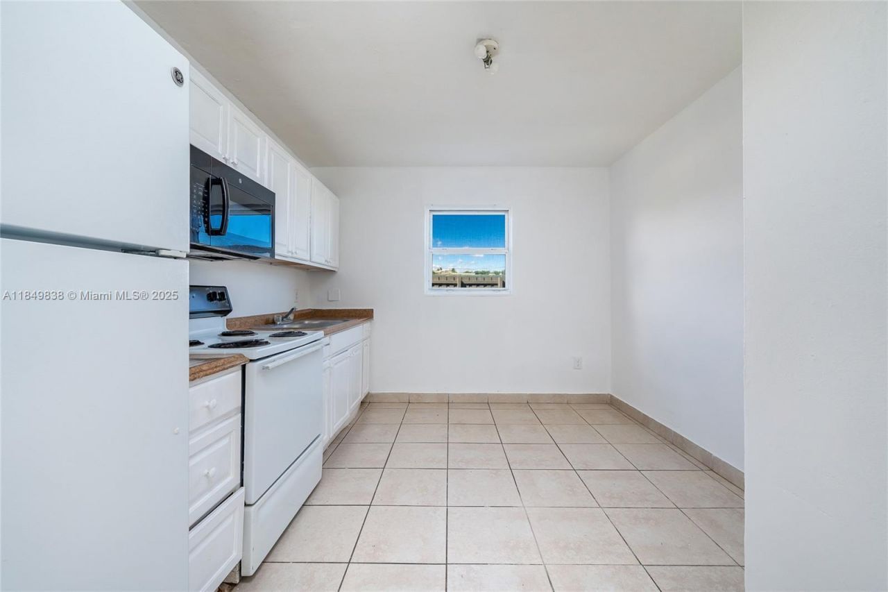 520 SW Krome Ter, Unit 1, Homestead, FL 33030 Photo