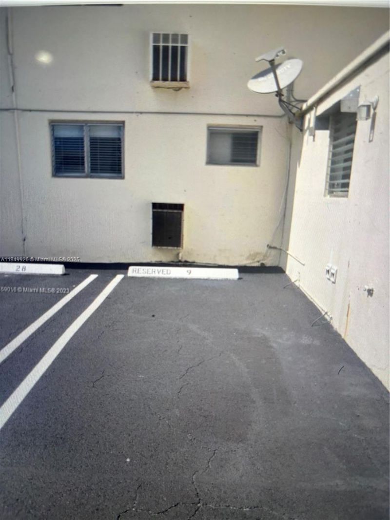 100 Sunrise Dr, Unit 9, Key Biscayne, FL 33149 Photo