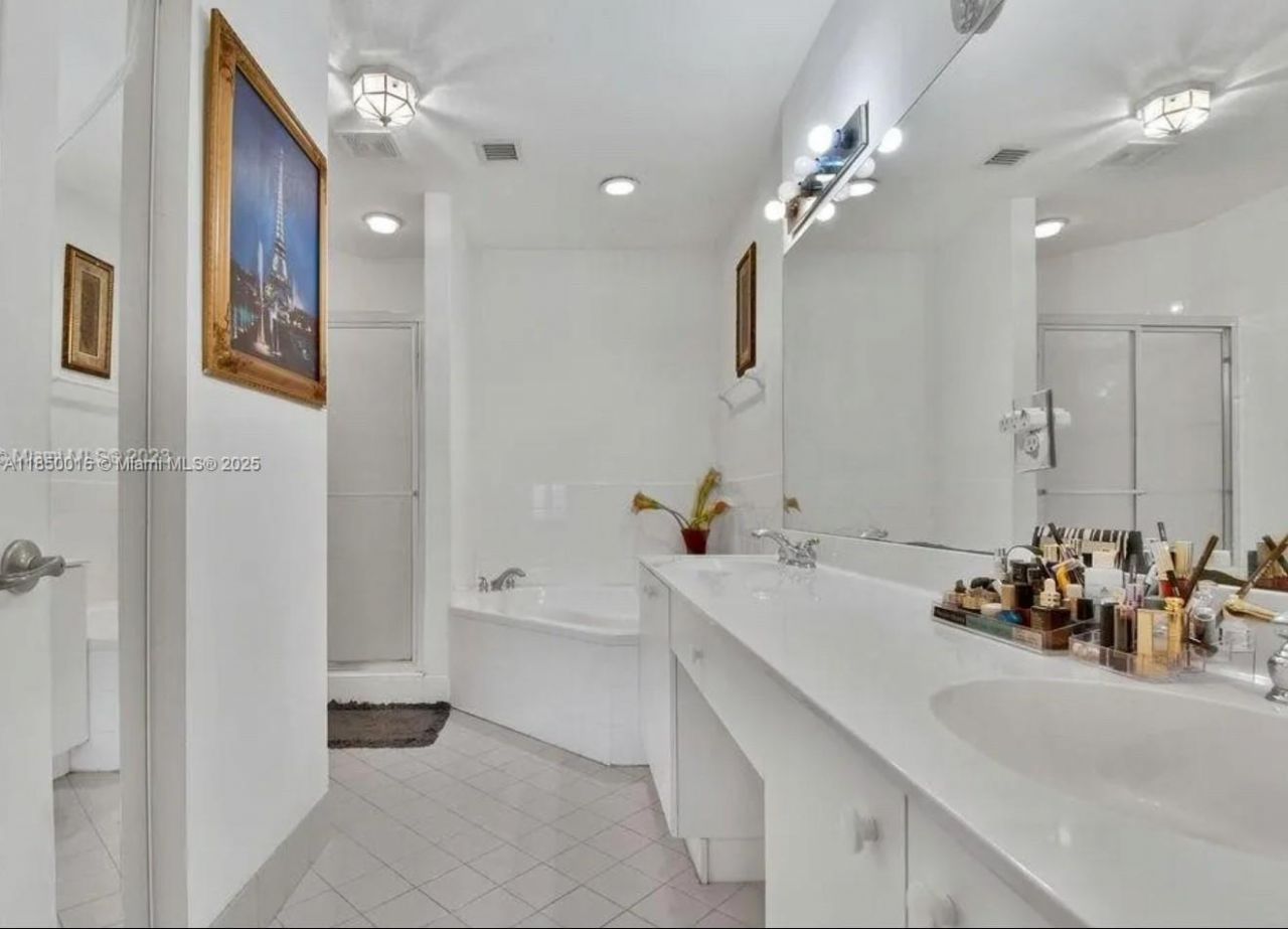 5733 NW 112th Pl, Doral, FL 33178 Photo