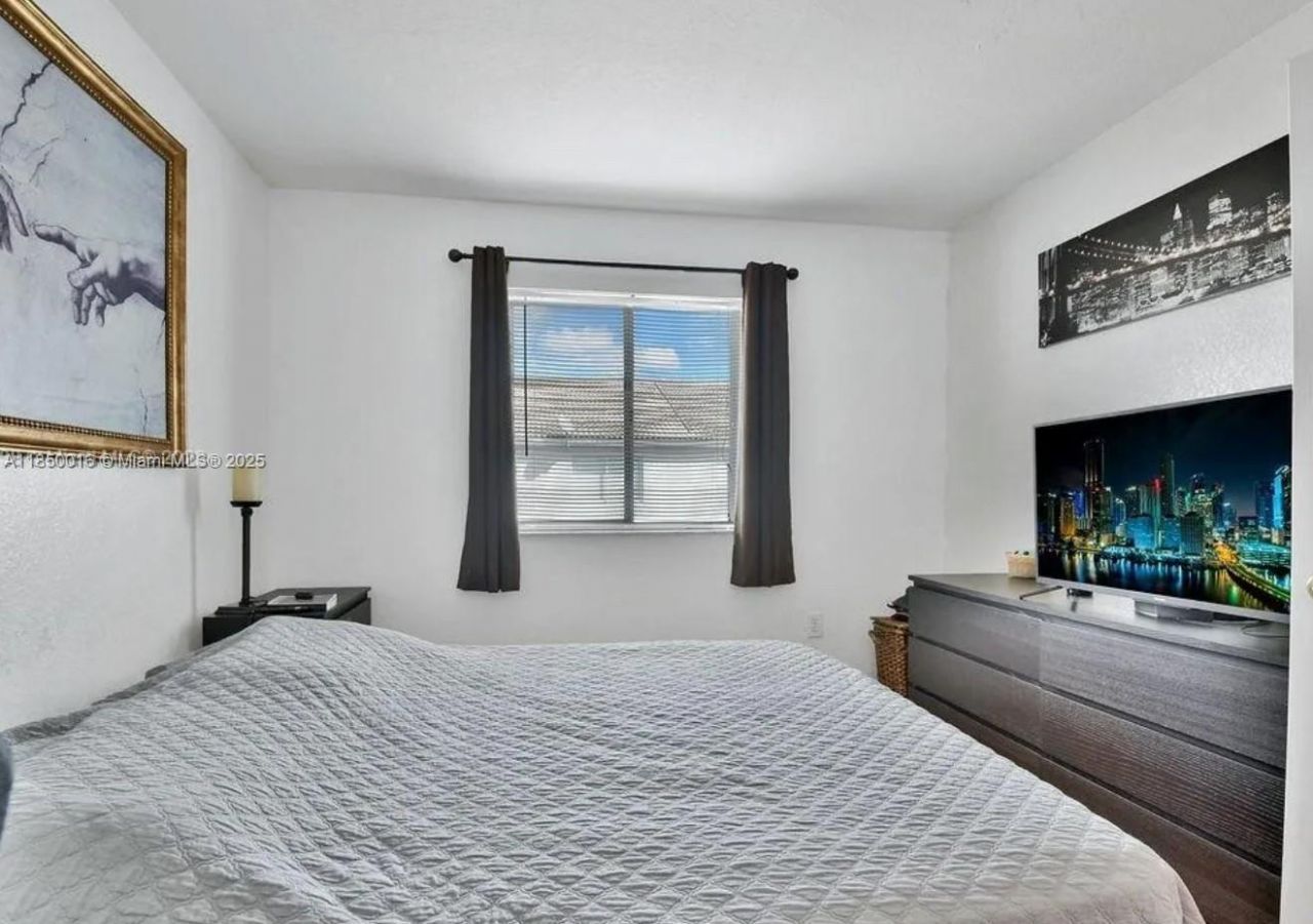 5733 NW 112th Pl, Doral, FL 33178 Photo