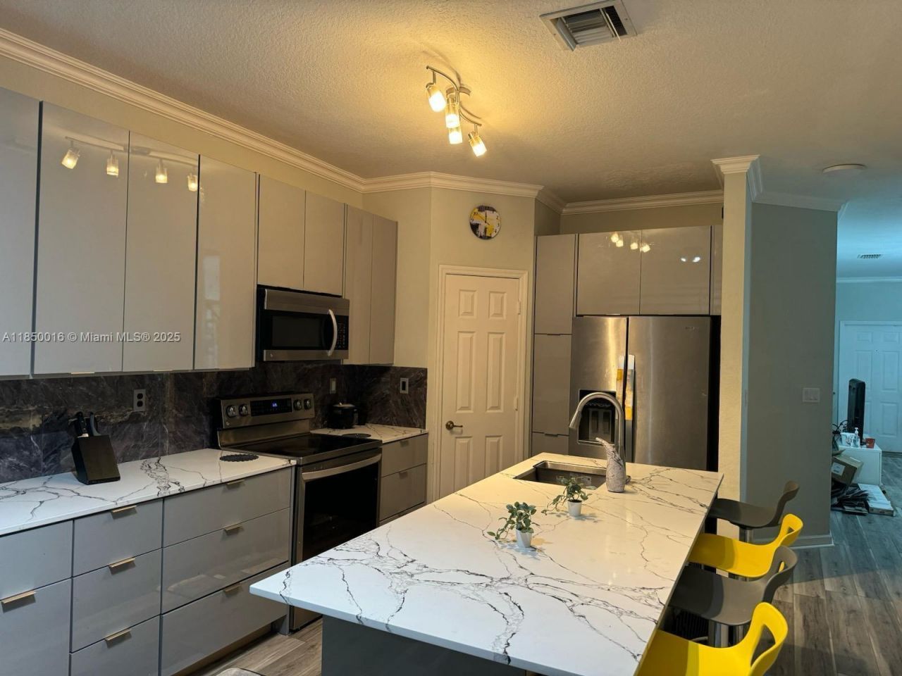 5733 NW 112th Pl, Doral, FL 33178 Photo