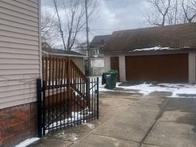 13208 Maplerow Avenue, Cleveland, OH 44105 Photo 3