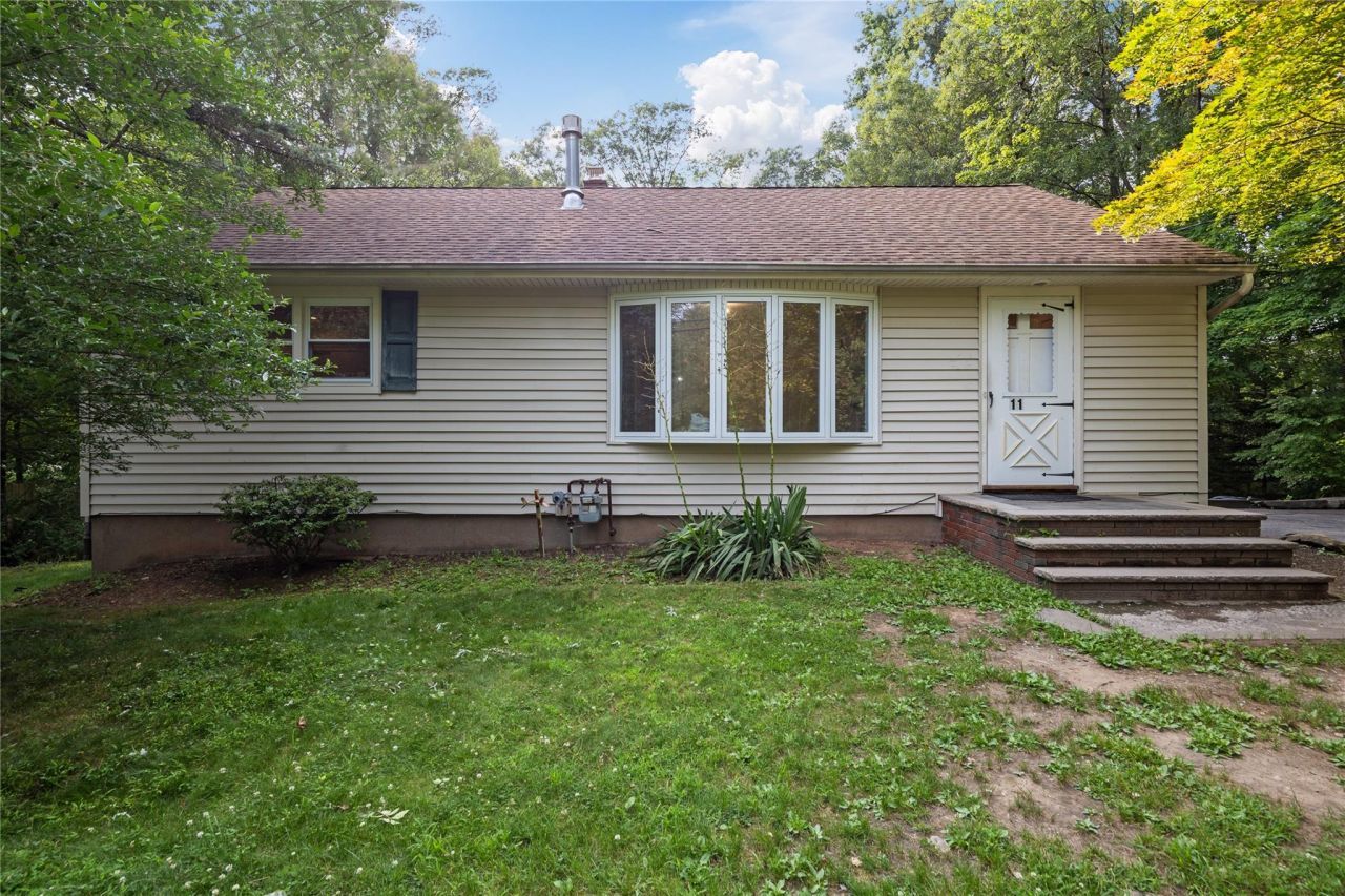 11 Brookview Boulevard, Chestnut Ridge, NY 10977 Main Photo