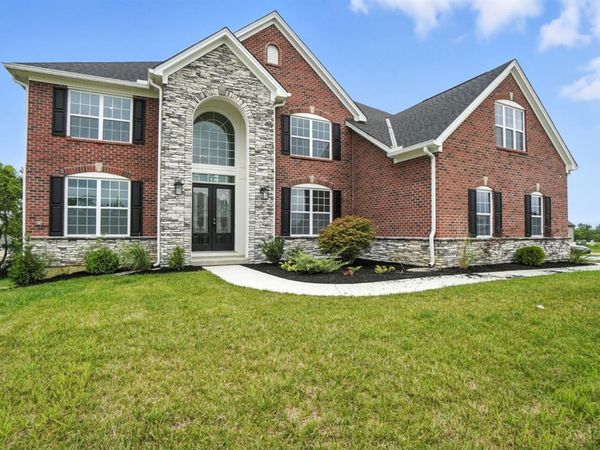 8848 Oakcrest Way, West Chester, OH 45069
