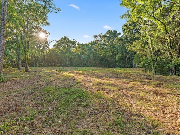 2821 Double Branch Rd, Columbia, TN 38401