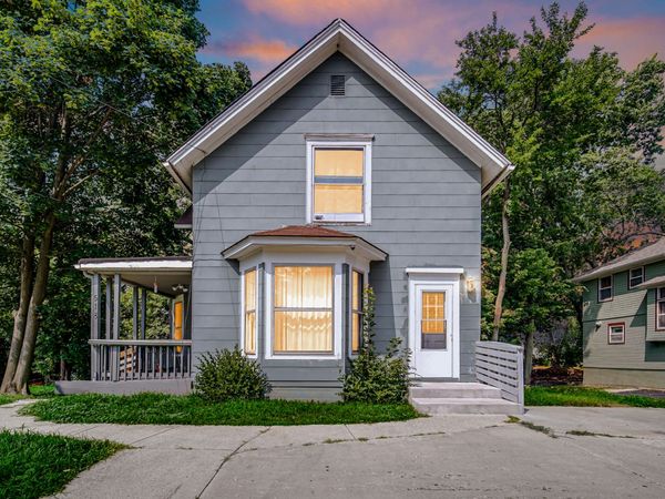 518 Raymond Street, Elgin, IL 60120