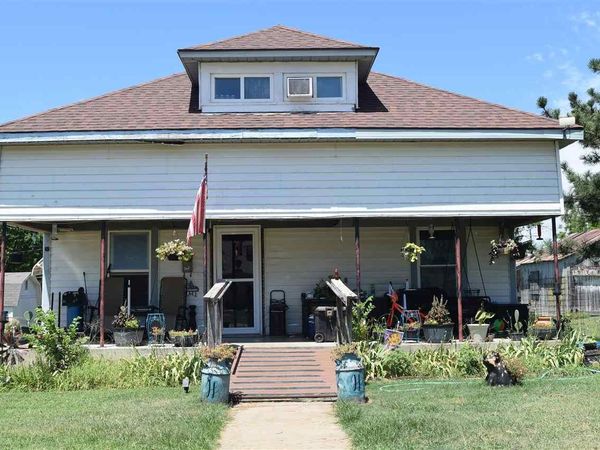 527 E Boston Avenue, Yale, OK 74085
