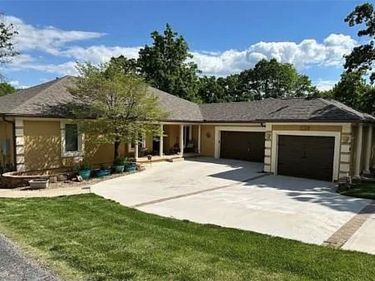 328 N Winnebago Drive, Lake Winnebago, MO 64034