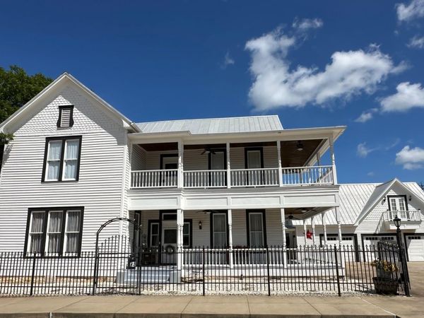 326 W Colorado ST, La Grange, TX 78945