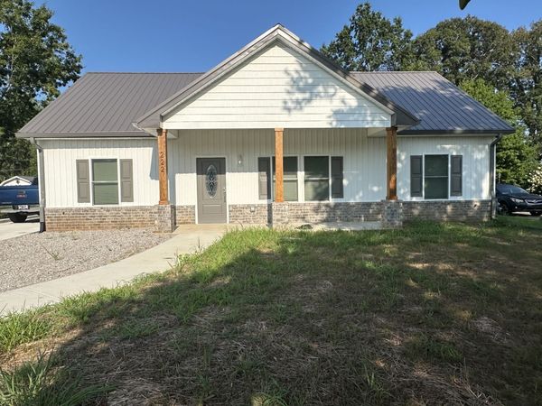 222 E Meadow Cir, Clarksville, TN 37043