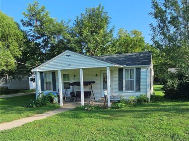 106 W Cedar Street, Waverly, MO 64096