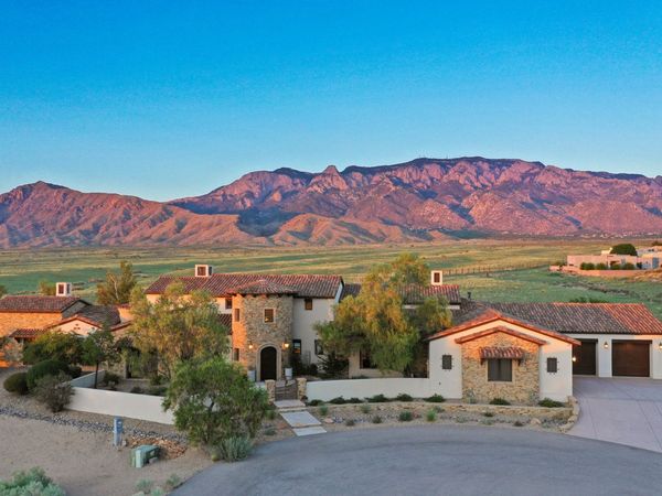 8906 Paramount Court NE, Albuquerque, NM 87122