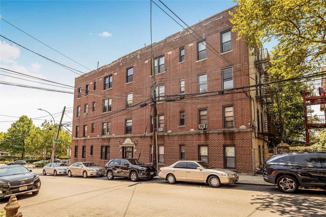 760 E 232nd Street, Bronx, NY 10466 Main Photo