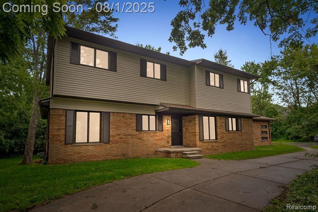 4866 Walnut Lake Road, Bloomfield Hills, MI 48301 Main Photo