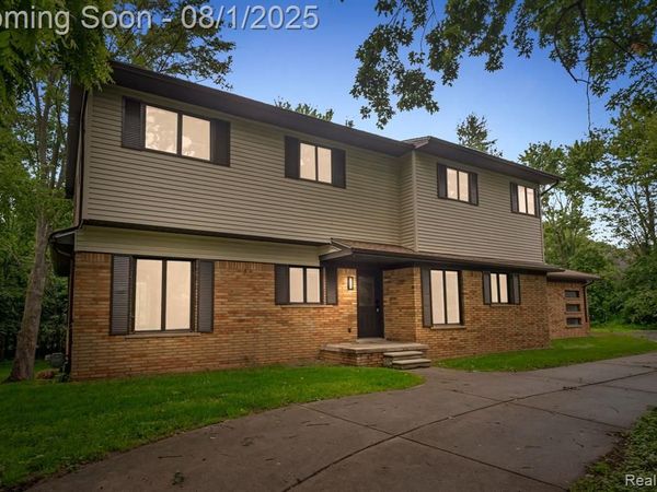 4866 Walnut Lake Road, Bloomfield Hills, MI 48301