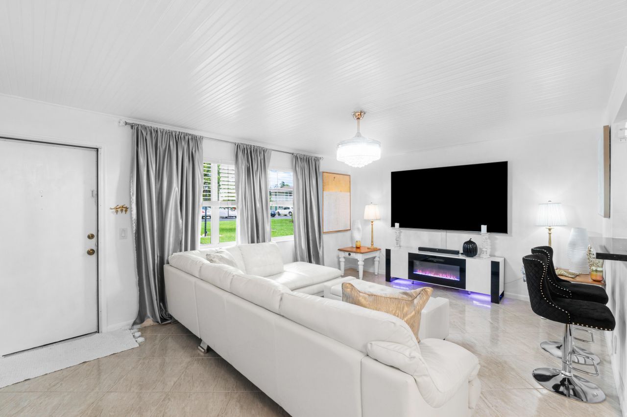 340 Horizons W, Unit 102, Boynton Beach, FL 33435 Photo