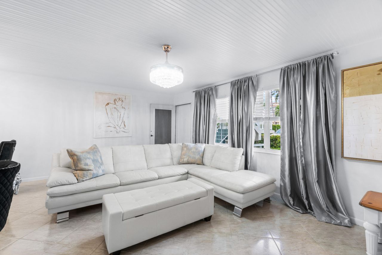 340 Horizons W, Unit 102, Boynton Beach, FL 33435 Photo