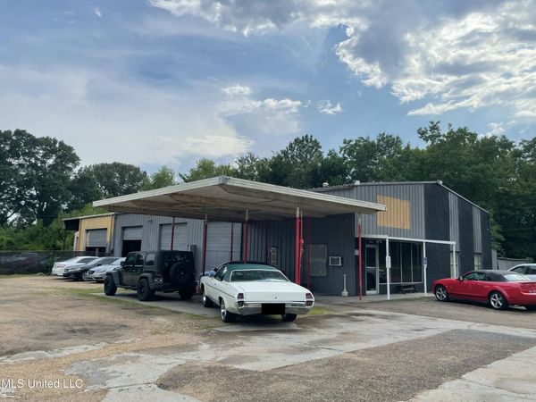 1555 W Northside Drive, Jackson, MS 39213