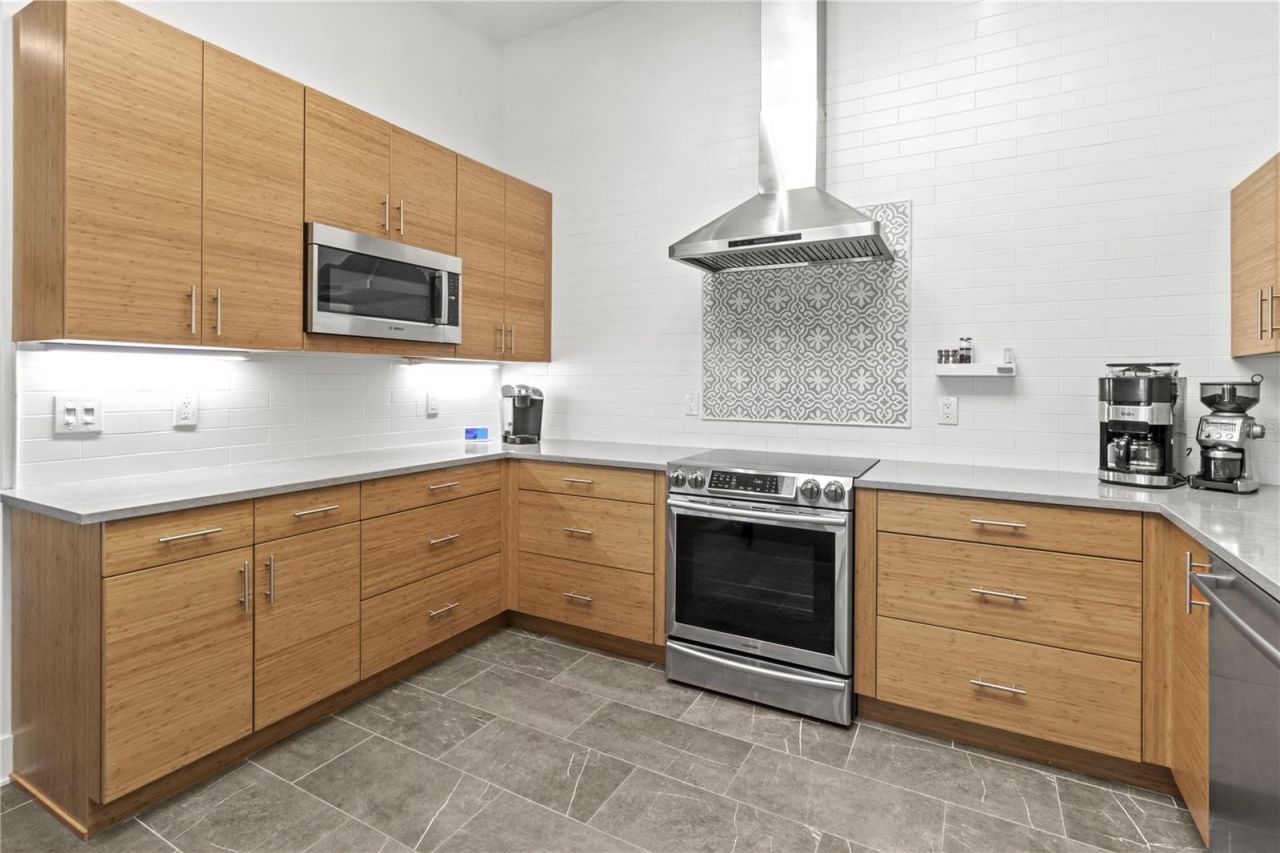 2377 Harbour Oaks Drive, Longboat Key, FL 34228 Photo