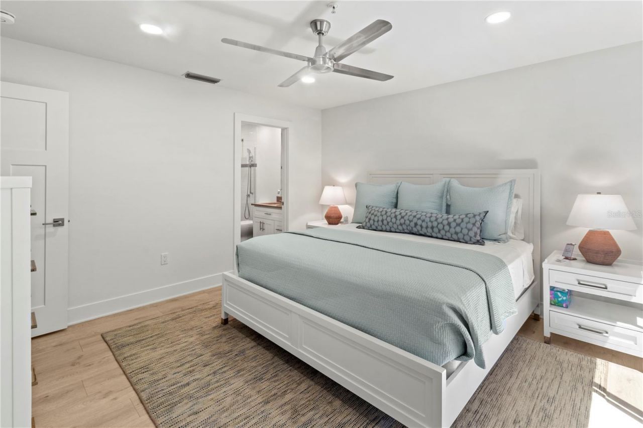 2377 Harbour Oaks Drive, Longboat Key, FL 34228 Photo