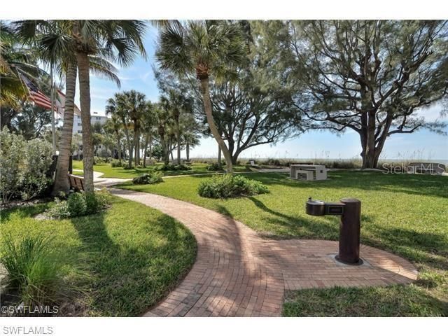 1900 Alamanda Drive, Unit 305, Naples, FL 34102 Photo